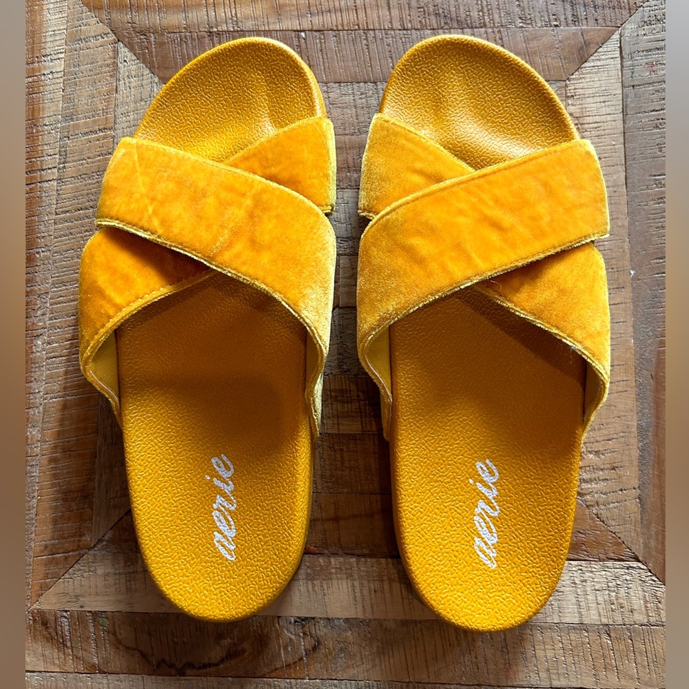 Aerie Velvet Slides Size 9